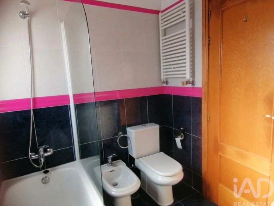 Moradia T4 para Venda em Venda do Pinheiro e Santo Estêvão das Galés Foto 28