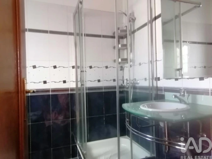 Moradia T4 para Venda em Venda do Pinheiro e Santo Estêvão das Galés Foto 21