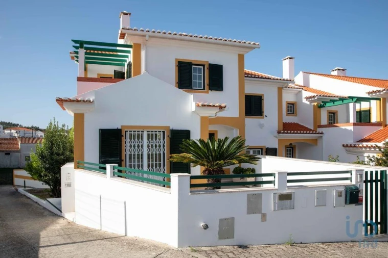 Moradia T4 para Venda em Venda do Pinheiro e Santo Estêvão das Galés Foto 1