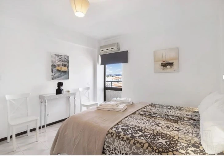 Apartamento T2 para Venda em Quarteira Foto 3