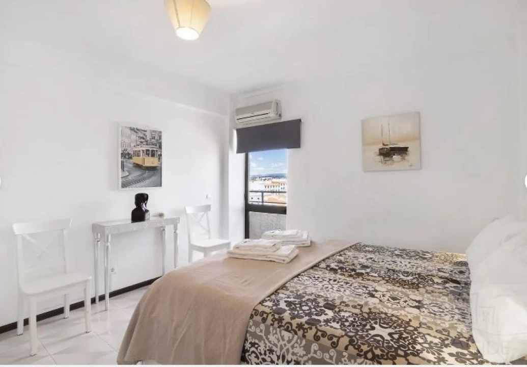 Apartamento T2 para Venda em Quarteira Foto 3