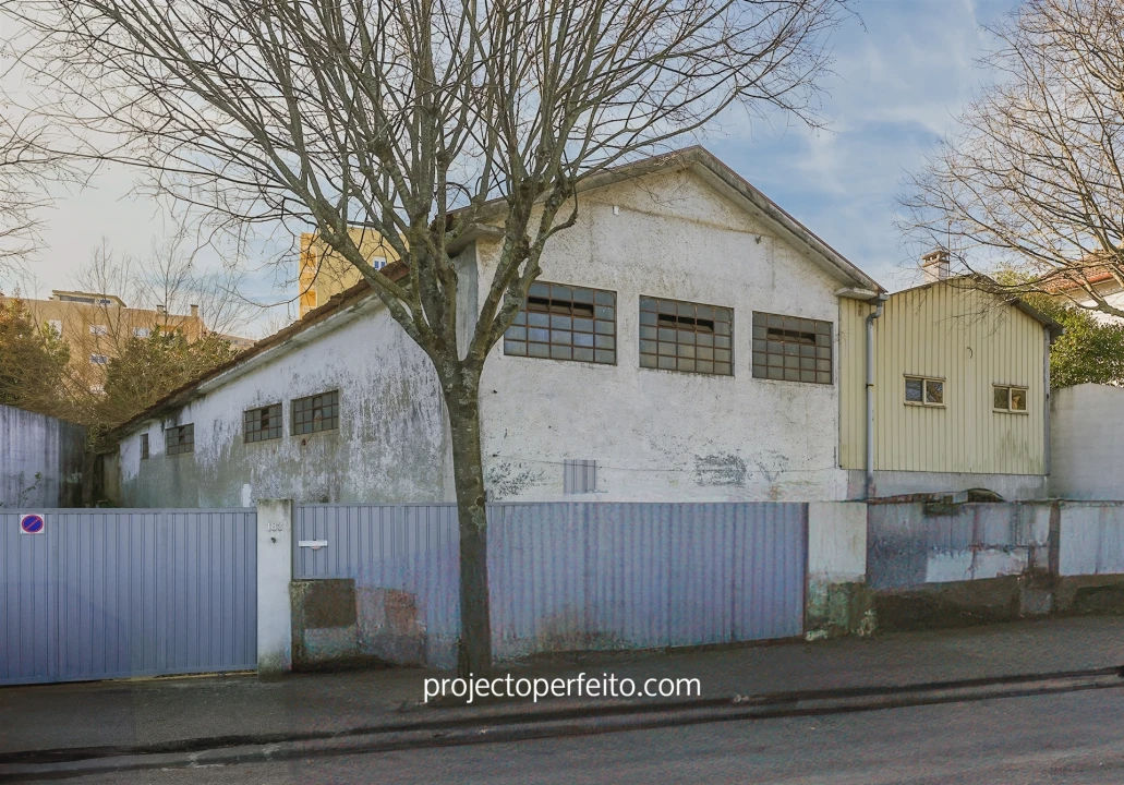 Armazém para Venda em São João da Madeira Foto 1