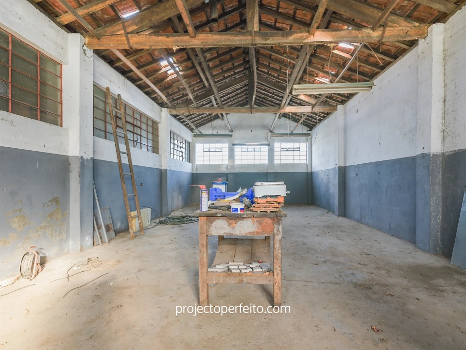 Armazém para Venda em São João da Madeira Foto 3