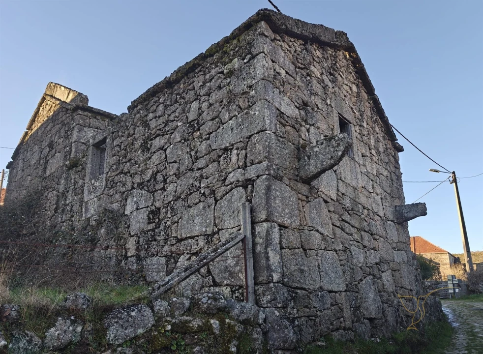 Moradia T0 para Venda em Castro Laboreiro e Lamas de Mouro Foto 2
