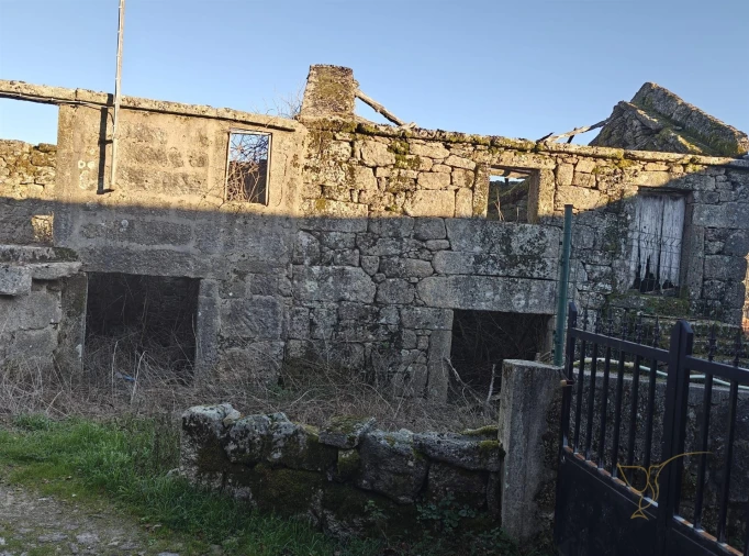 Moradia T0 para Venda em Castro Laboreiro e Lamas de Mouro Foto 6