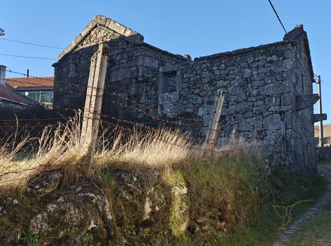 Moradia T0 para Venda em Castro Laboreiro e Lamas de Mouro Foto 1