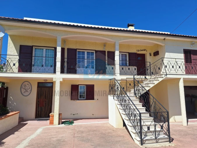 Moradia T4 para Venda em Aguieiras Foto 4