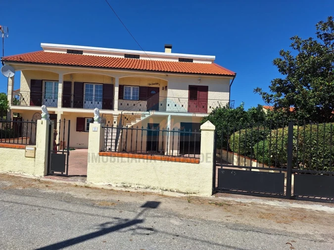 Moradia T4 para Venda em Aguieiras Foto 1