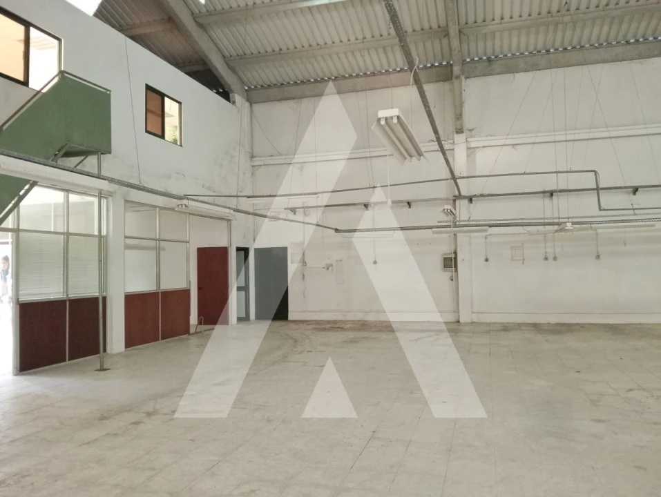 Armazém para Venda em Escapães Foto 11