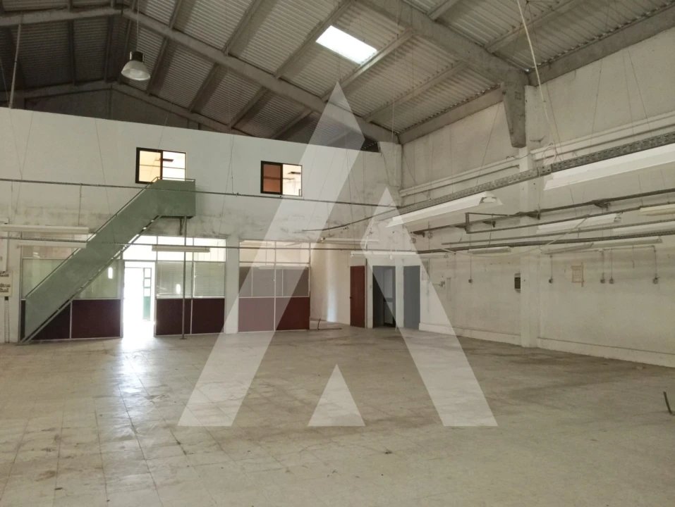 Armazém para Venda em Escapães Foto 12