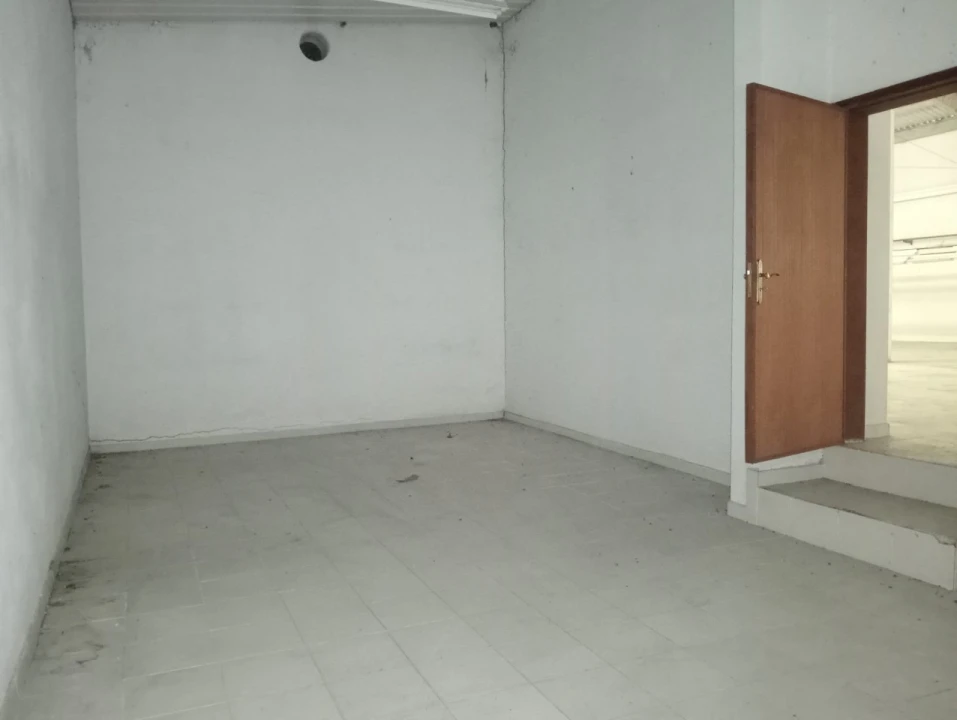 Armazém para Venda em Escapães Foto 16