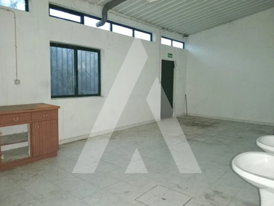 Armazém para Venda em Escapães Foto 18
