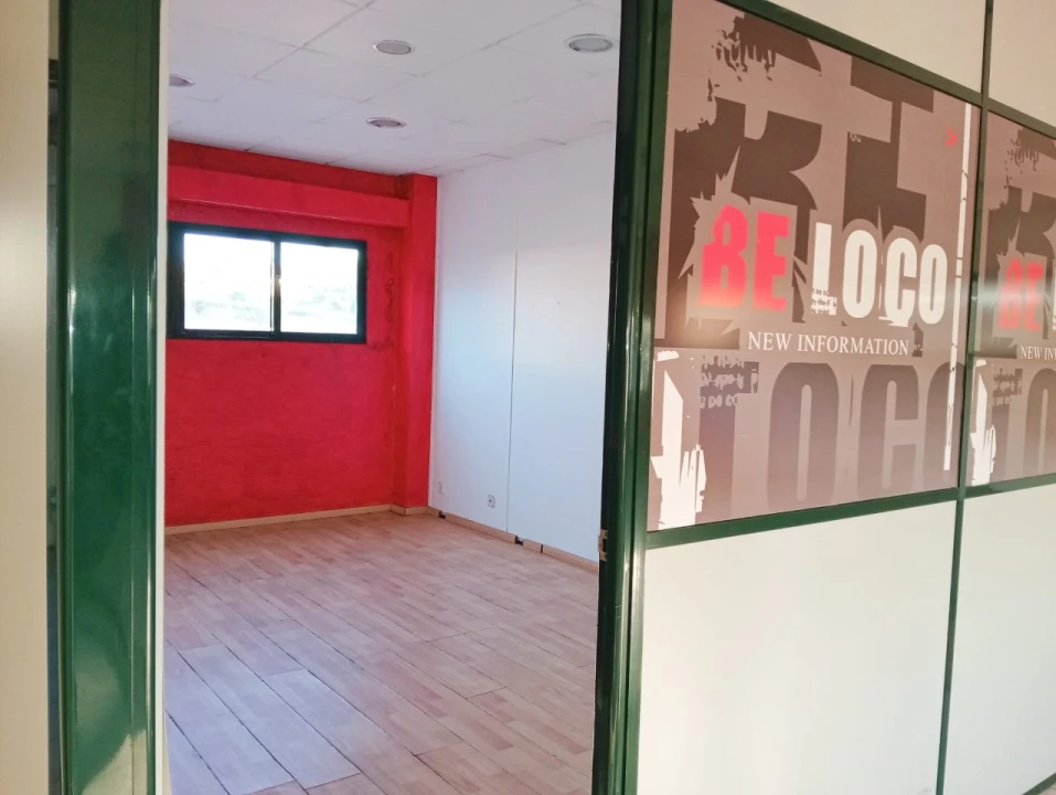 Armazém para Venda em Escapães Foto 30