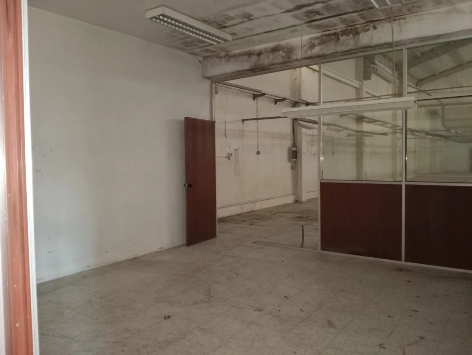 Armazém para Venda em Escapães Foto 35