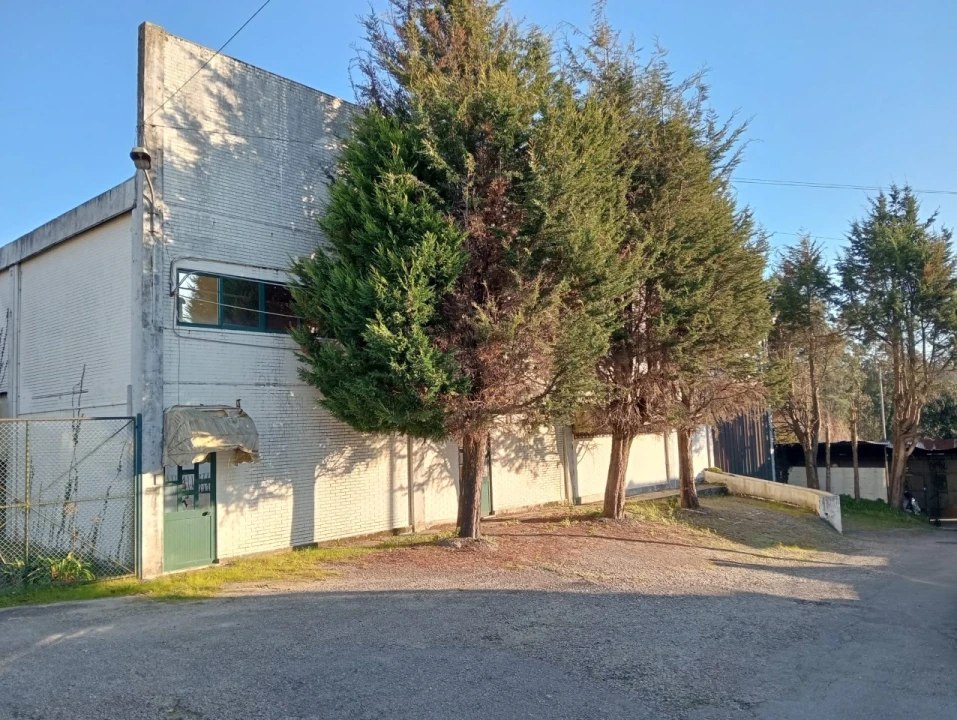 Armazém para Venda em Escapães Foto 2
