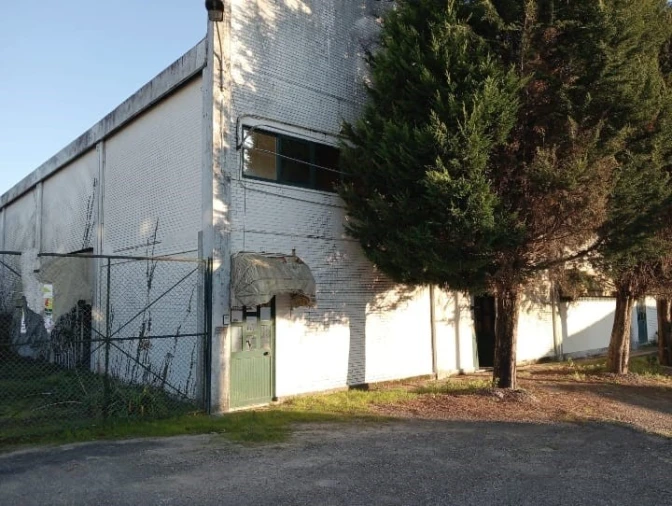 Armazém para Venda em Escapães Foto 1