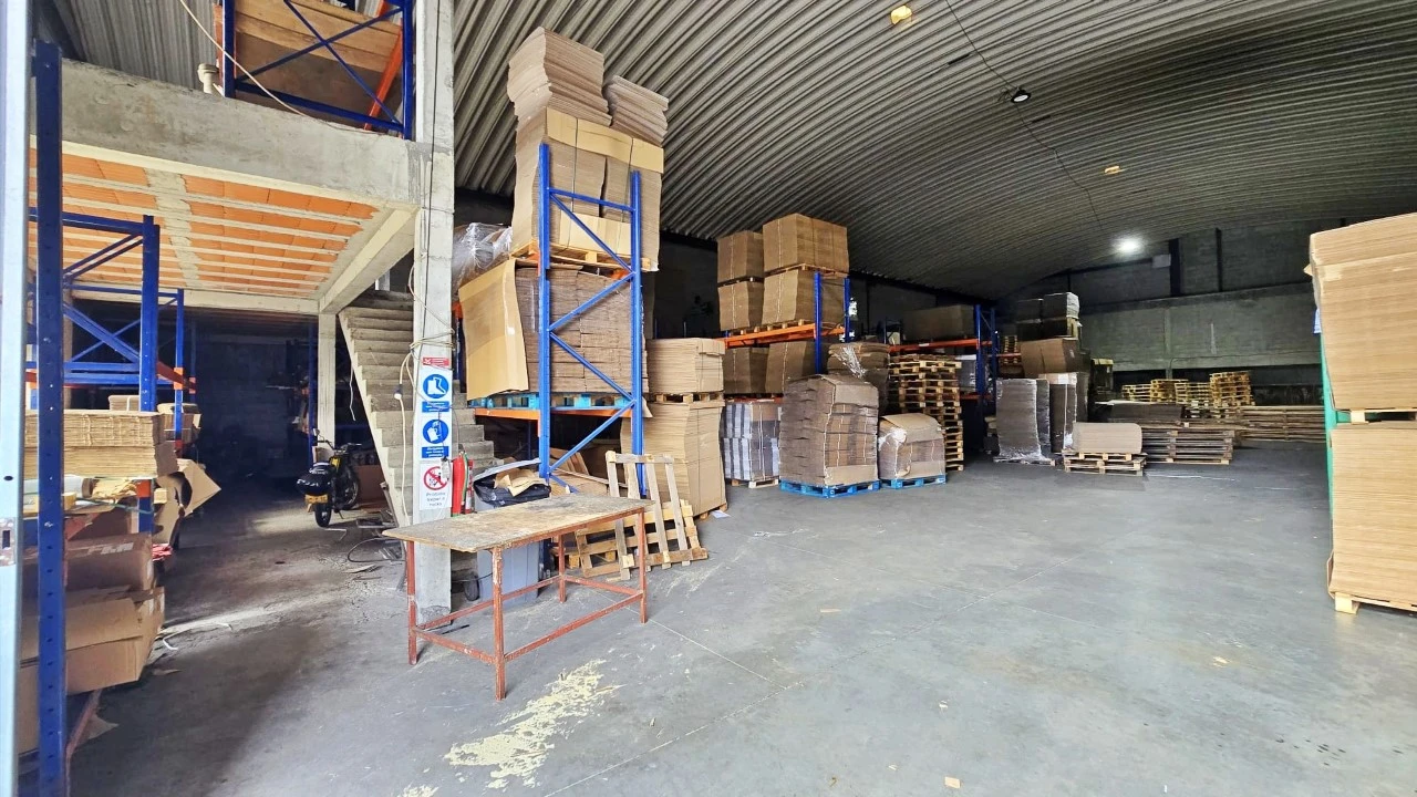 Armazém para Venda em Guilhabreu Foto 3