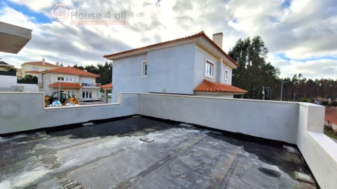 Moradia T4 para Venda em Nossa Senhora do Pópulo, Coto e São Gregório