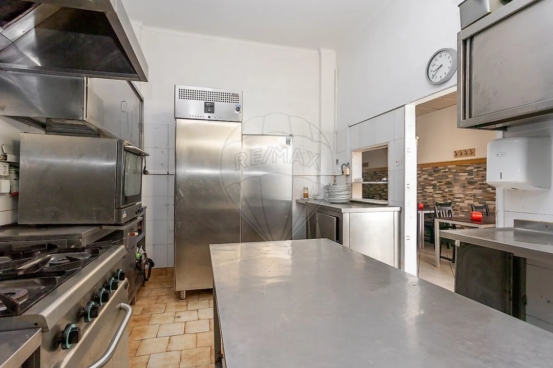 Loja para Venda em Póvoa de Santo Adrião e Olival Basto Foto 9