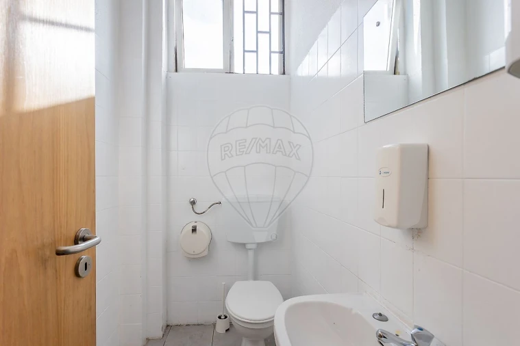 Loja para Venda em Póvoa de Santo Adrião e Olival Basto Foto 11