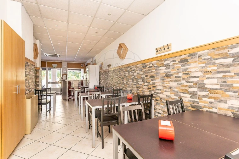 Loja para Venda em Póvoa de Santo Adrião e Olival Basto Foto 4