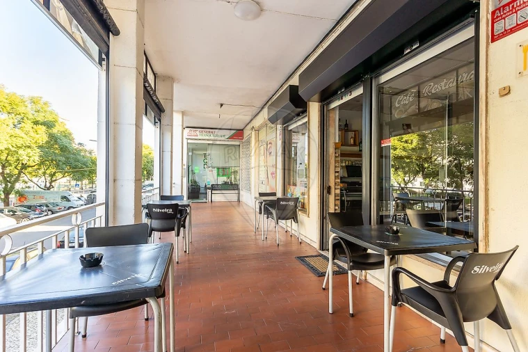 Loja para Venda em Póvoa de Santo Adrião e Olival Basto Foto 13