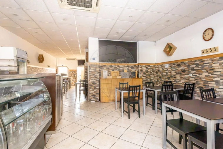 Loja para Venda em Póvoa de Santo Adrião e Olival Basto Foto 2