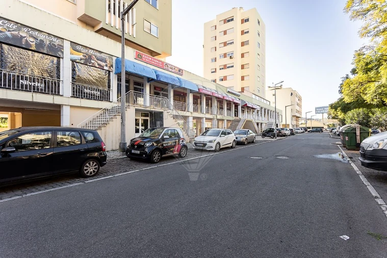 Loja para Venda em Póvoa de Santo Adrião e Olival Basto Foto 18