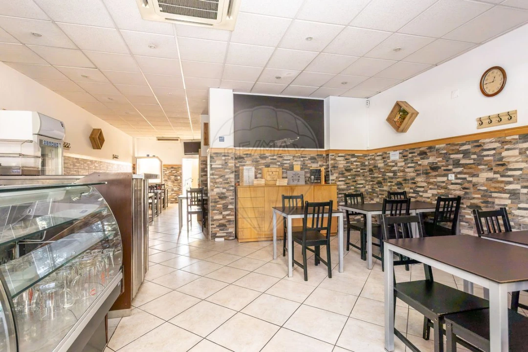 Loja para Venda em Póvoa de Santo Adrião e Olival Basto Foto 2