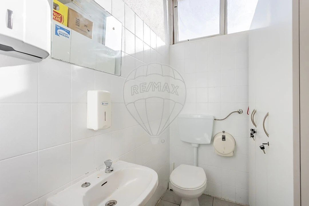 Loja para Venda em Póvoa de Santo Adrião e Olival Basto Foto 12