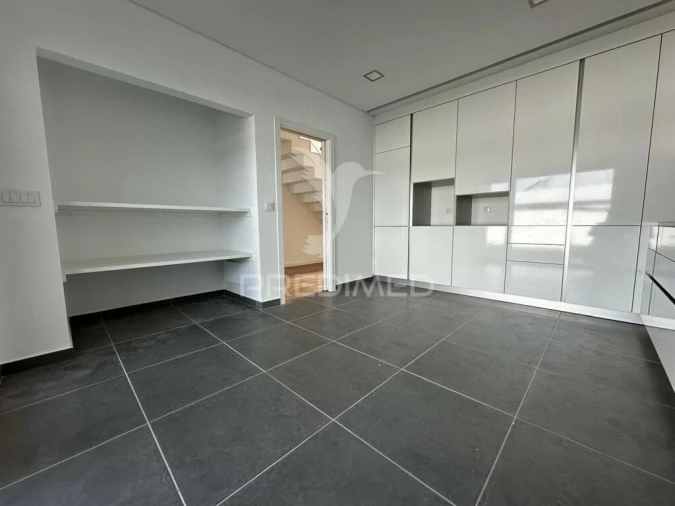 Moradia T4 para Venda em Assunção, Ajuda, Salvador e Santo Ildefonso Foto 5