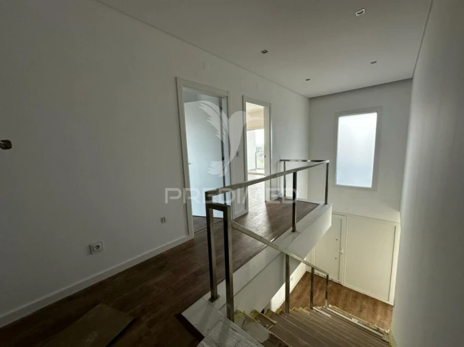 Moradia T4 para Venda em Assunção, Ajuda, Salvador e Santo Ildefonso Foto 11