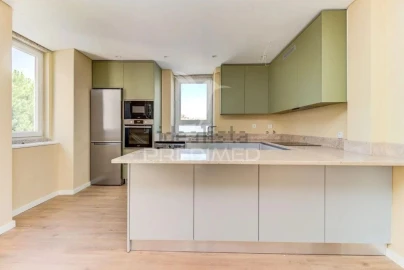 Apartamento T2 para Venda em Massamá e Monte Abraão
