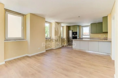 Apartamento T2 para Venda em Massamá e Monte Abraão