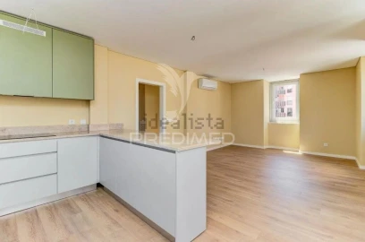 Apartamento T2 para Venda em Massamá e Monte Abraão