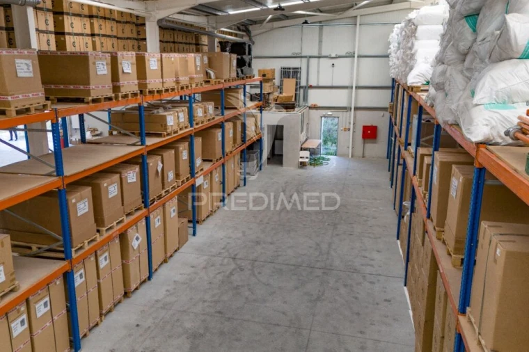 Armazém para Venda em Fornelos e Queijada Foto 11