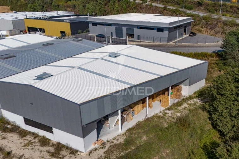 Armazém para Venda em Fornelos e Queijada Foto 19