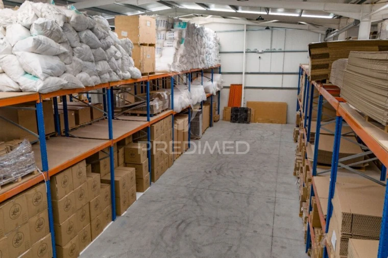 Armazém para Venda em Fornelos e Queijada Foto 16
