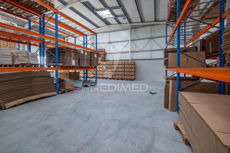 Armazém para Venda em Fornelos e Queijada Foto 14