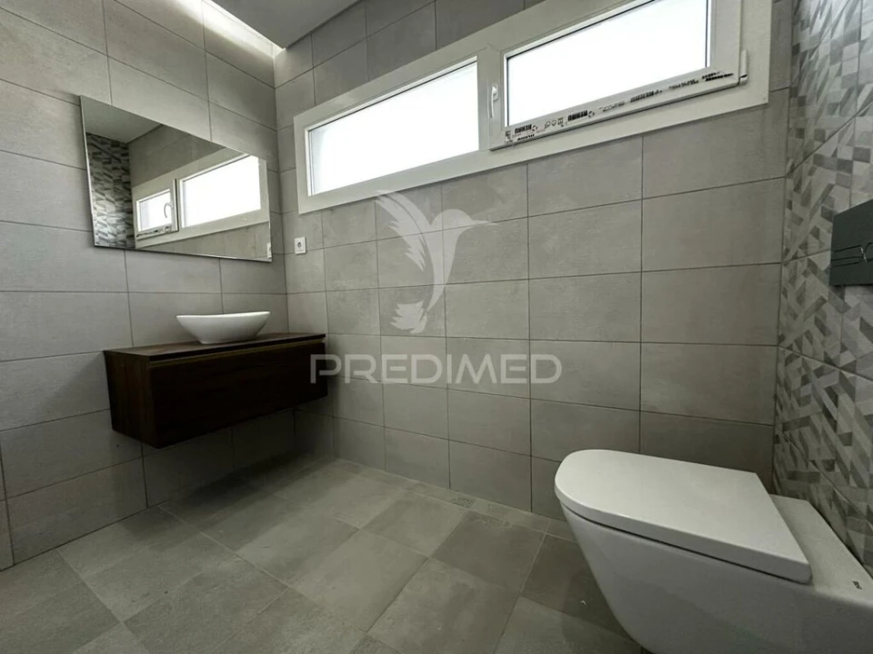 Moradia T4 para Venda em Assunção, Ajuda, Salvador e Santo Ildefonso Foto 16