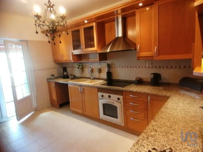 Moradia T4 para Arrendamento em Venda do Pinheiro e Santo Estêvão das Galés Foto 4