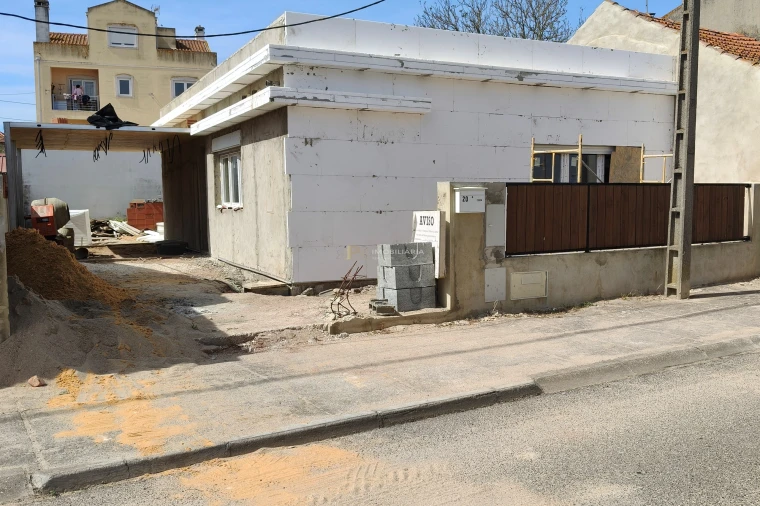 Moradia T3 para Venda em Benfica do Ribatejo Foto 2