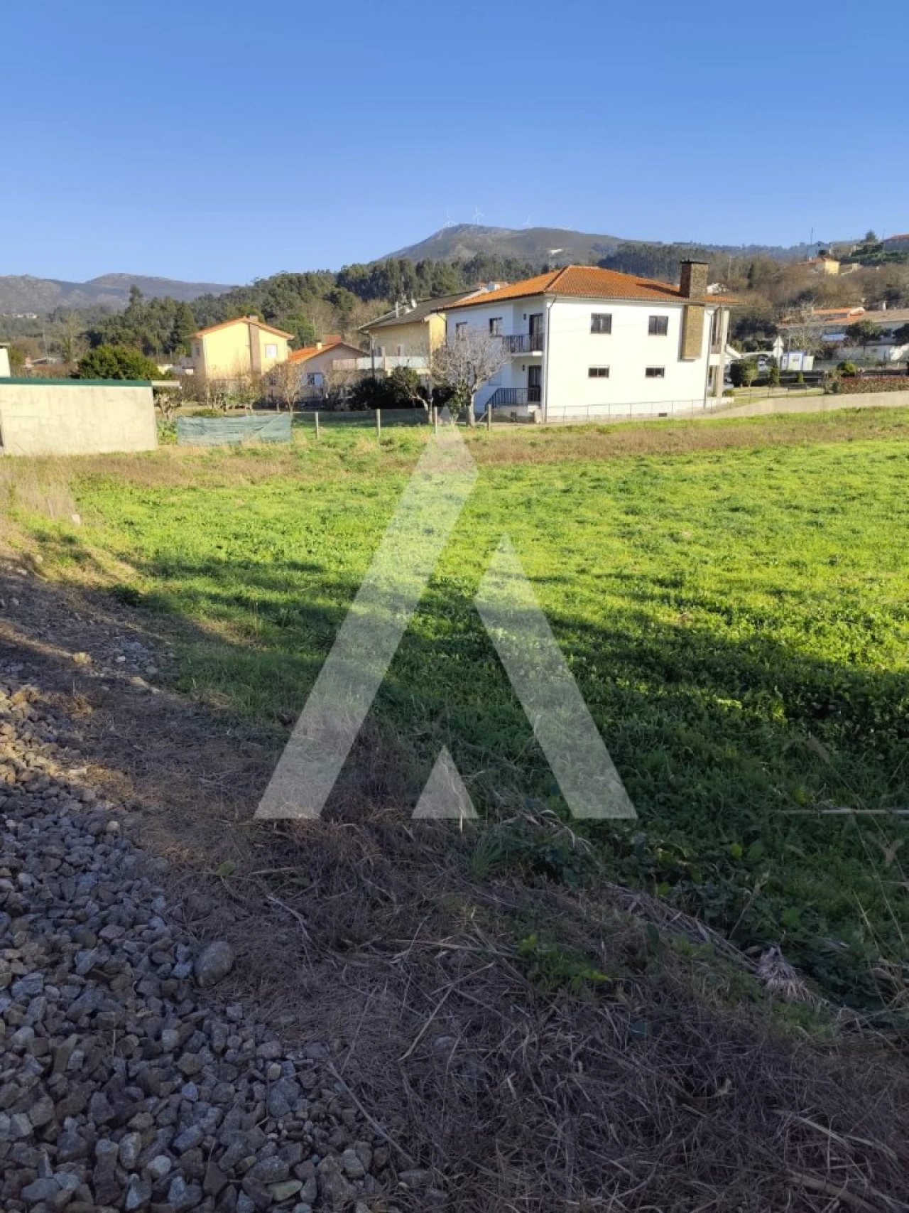 Terreno Misto para Venda em Gondarem Foto 2