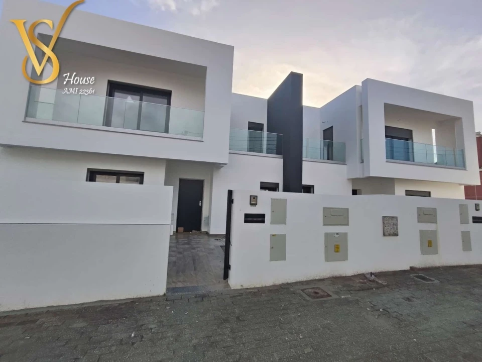 Moradia T4 para Venda em Corroios Foto 5