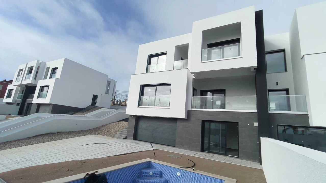 Moradia T4 para Venda em Corroios Foto 1