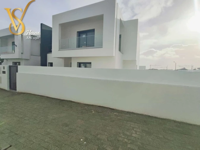 Moradia T4 para Venda em Corroios Foto 12