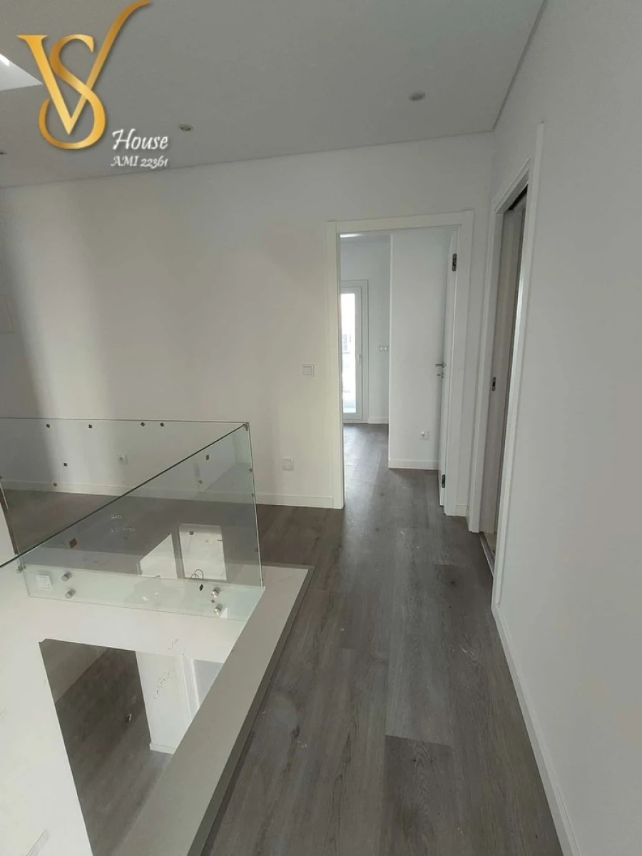 Moradia T4 para Venda em Corroios Foto 11