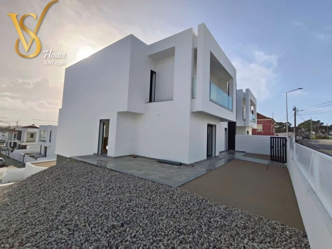 Moradia T4 para Venda em Corroios Foto 2