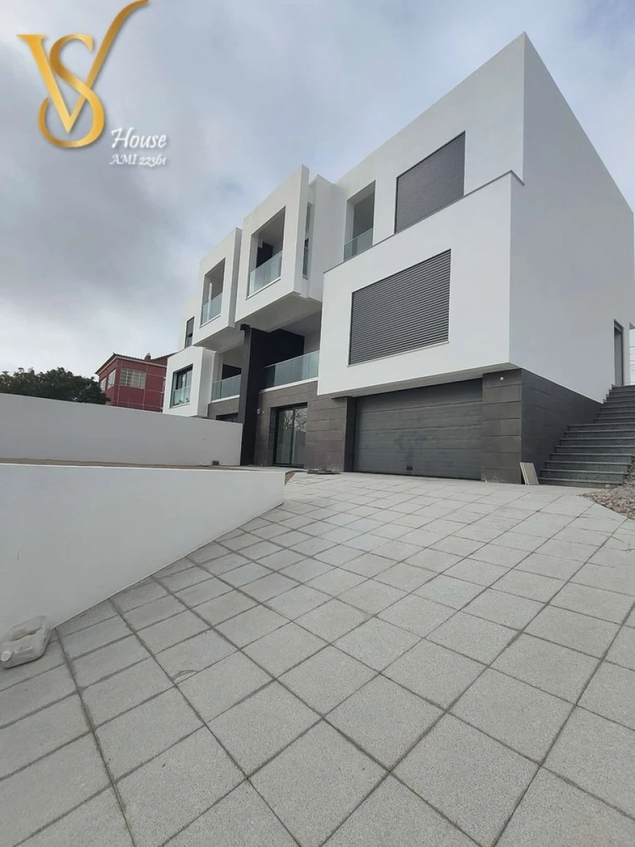 Moradia T4 para Venda em Corroios Foto 9