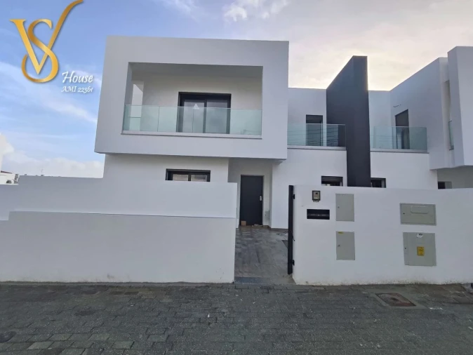 Moradia T4 para Venda em Corroios Foto 18